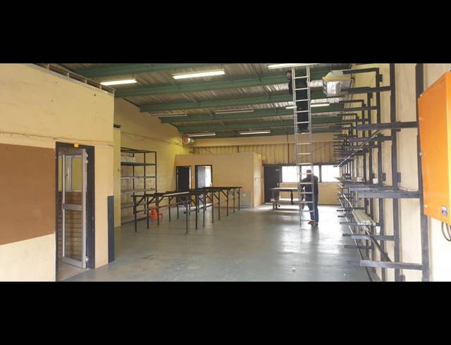 155M² WAREHOUSE TO LET IN GLEN ANIL